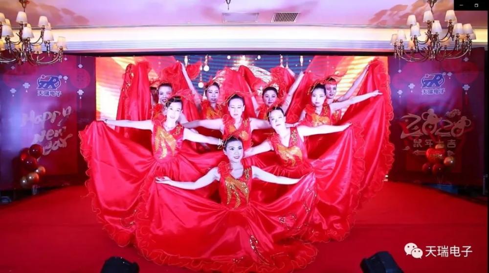 “不忘初心,携手并进”狗万·(集团)有限公司官网
2020年迎新联欢会热烈举办-2